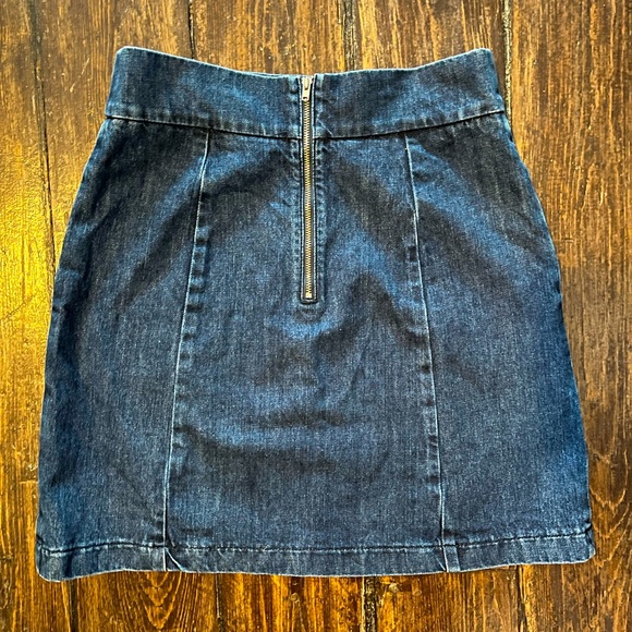 Topshop Moto denim mini skirt women’s size 8/28 with zipper closure and pockets - Picture 3 of 4